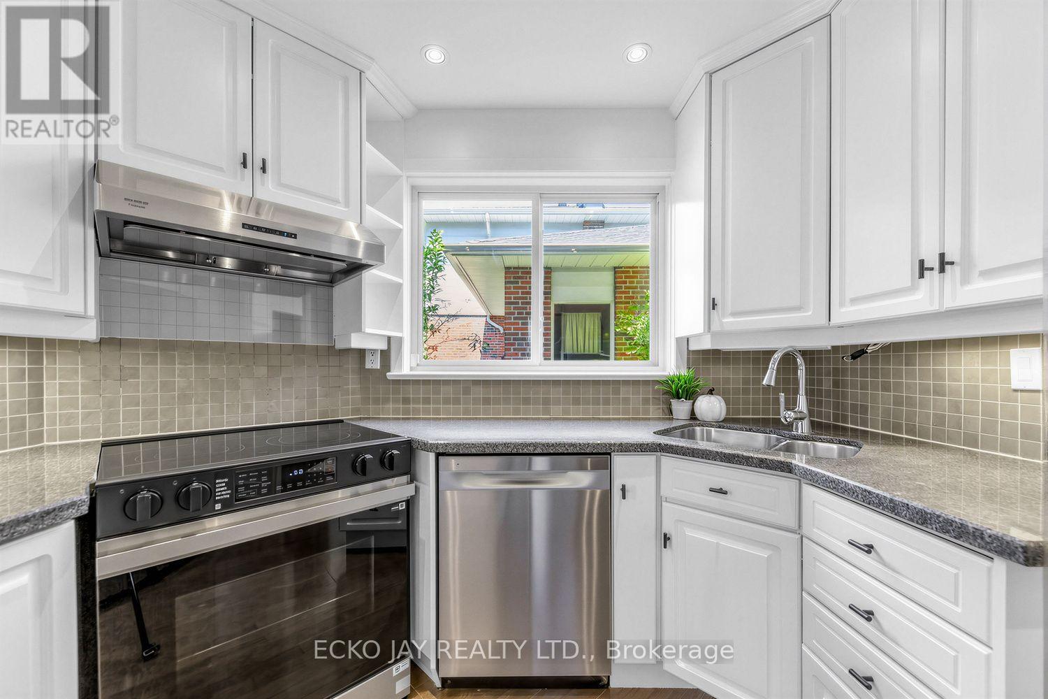 22 Meadowglade Crescent Property Photo 16