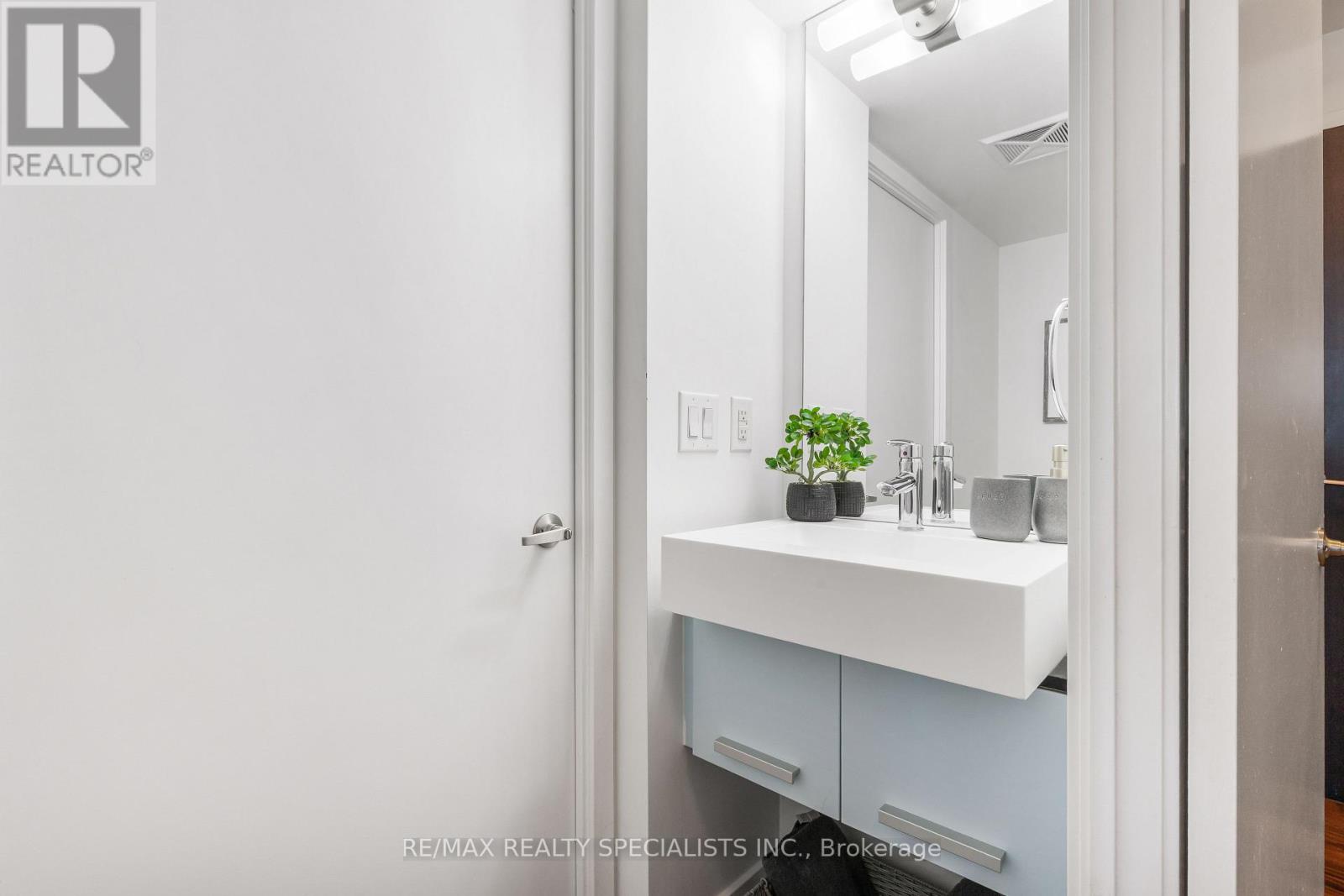 2908 - 38 Dan Leckie Way Property Photo 4