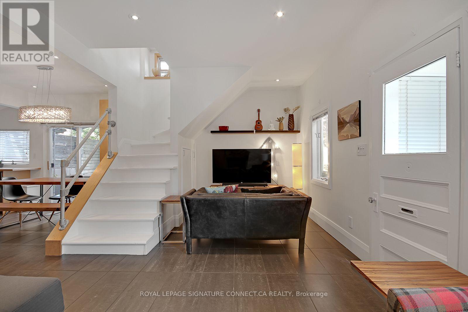 7 Ways Lane Property Photo 9