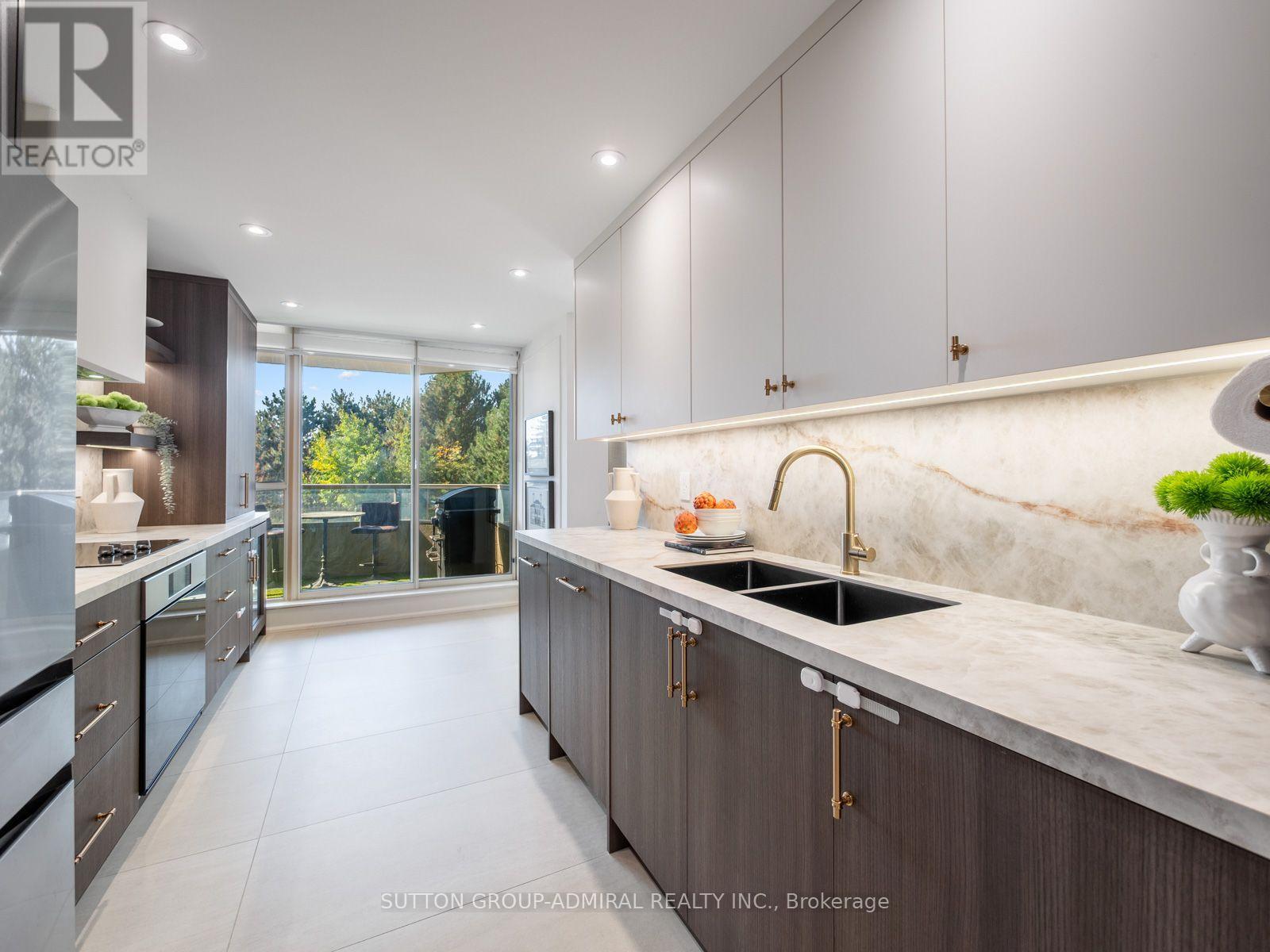 208 - 10 Torresdale Avenue Property Photo 4
