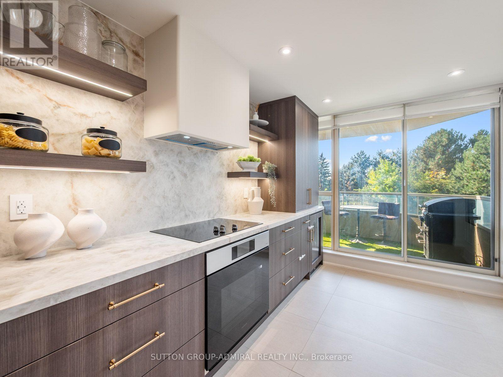 208 - 10 Torresdale Avenue Property Photo 6