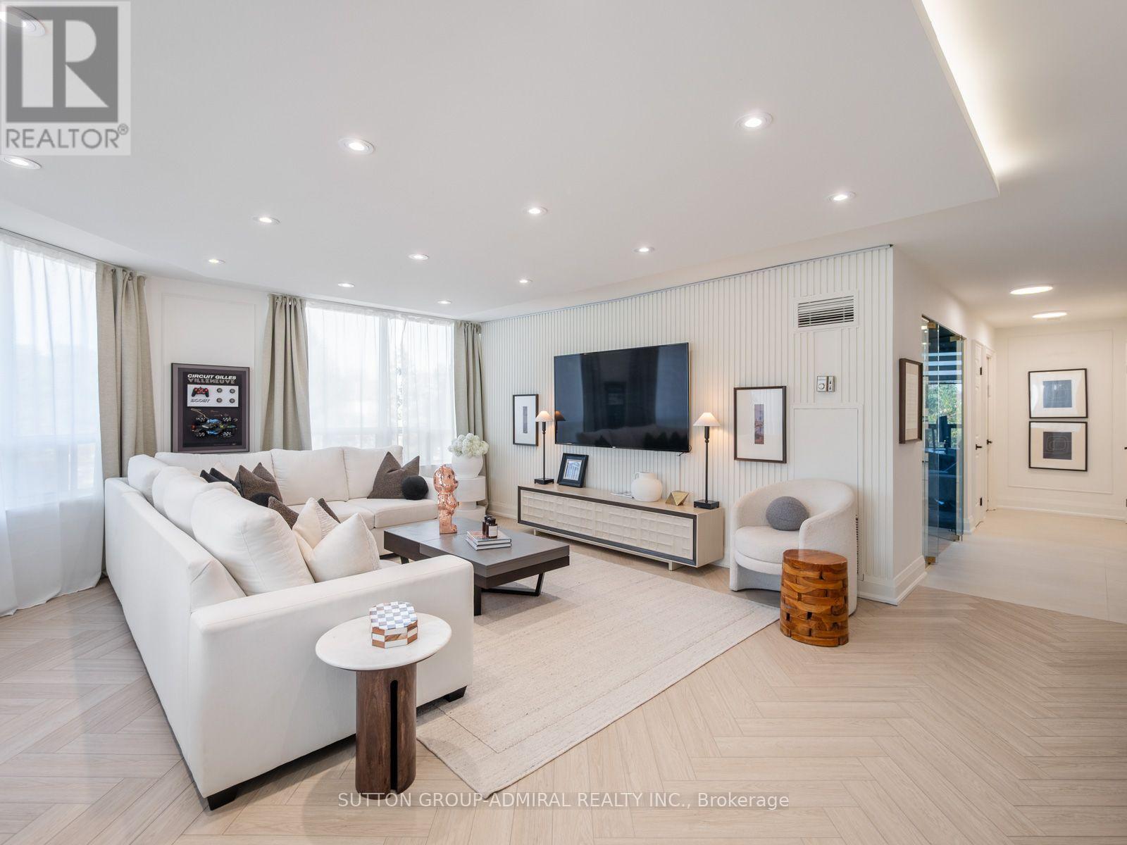 208 - 10 Torresdale Avenue Property Photo 12