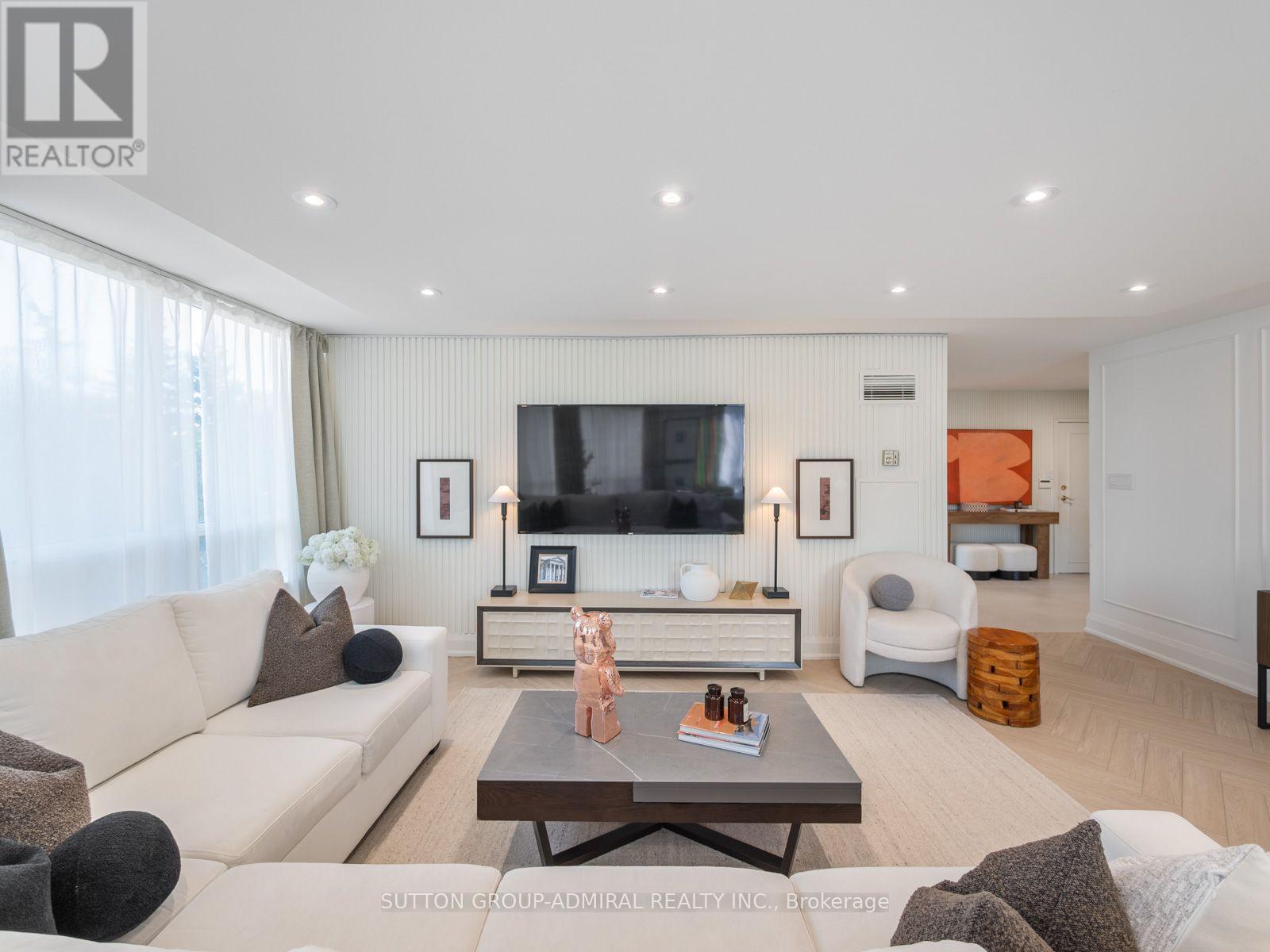 208 - 10 Torresdale Avenue Property Photo 13