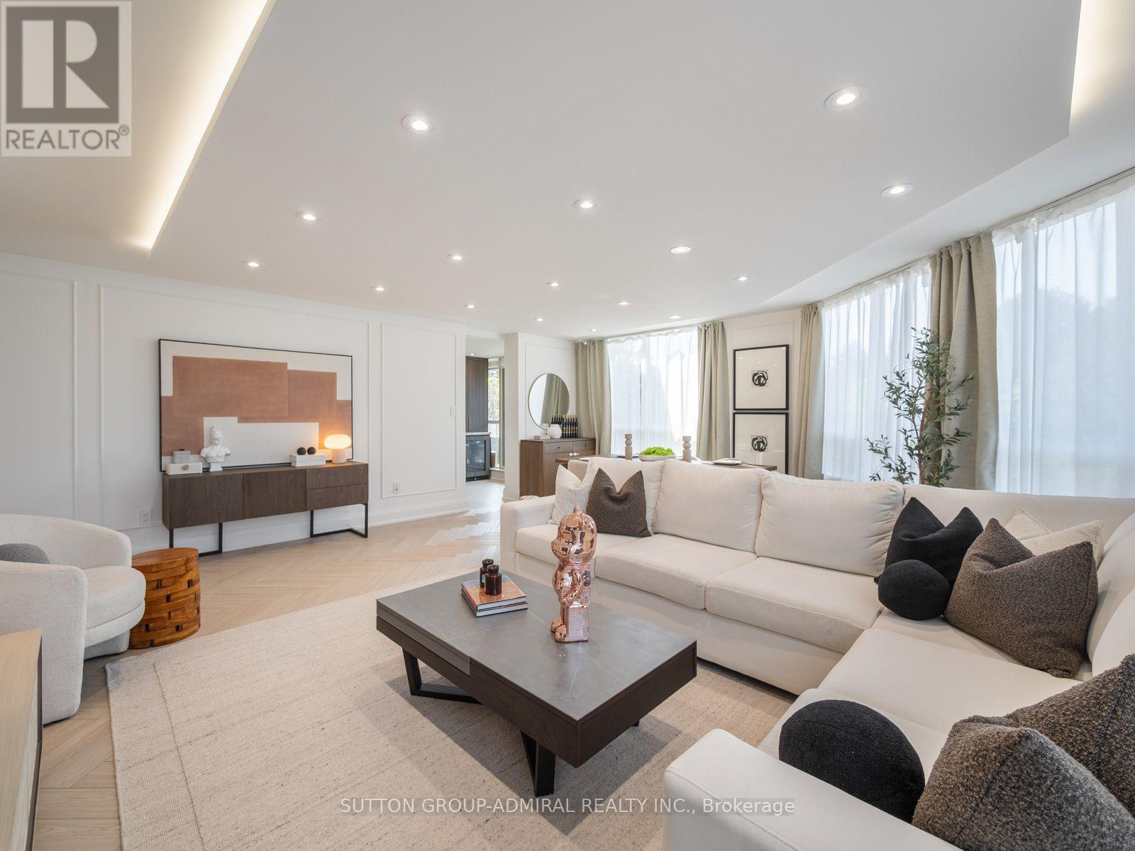 208 - 10 Torresdale Avenue Property Photo 14