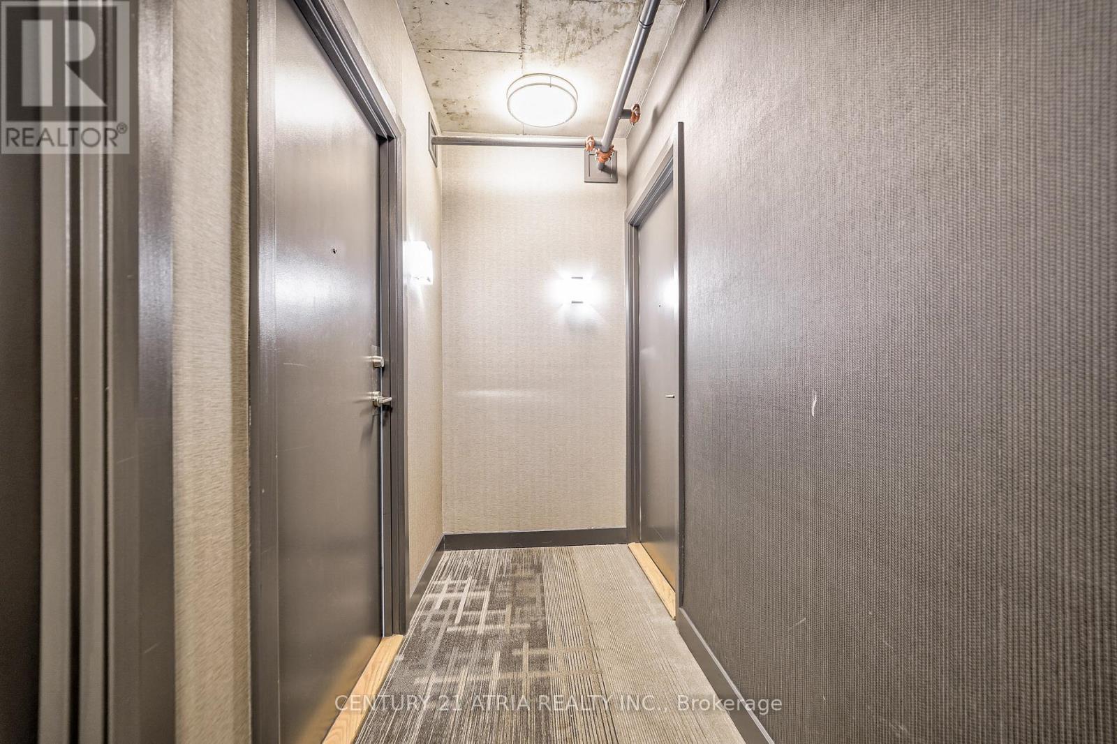 1003 - 210 Simcoe Street Property Photo 7