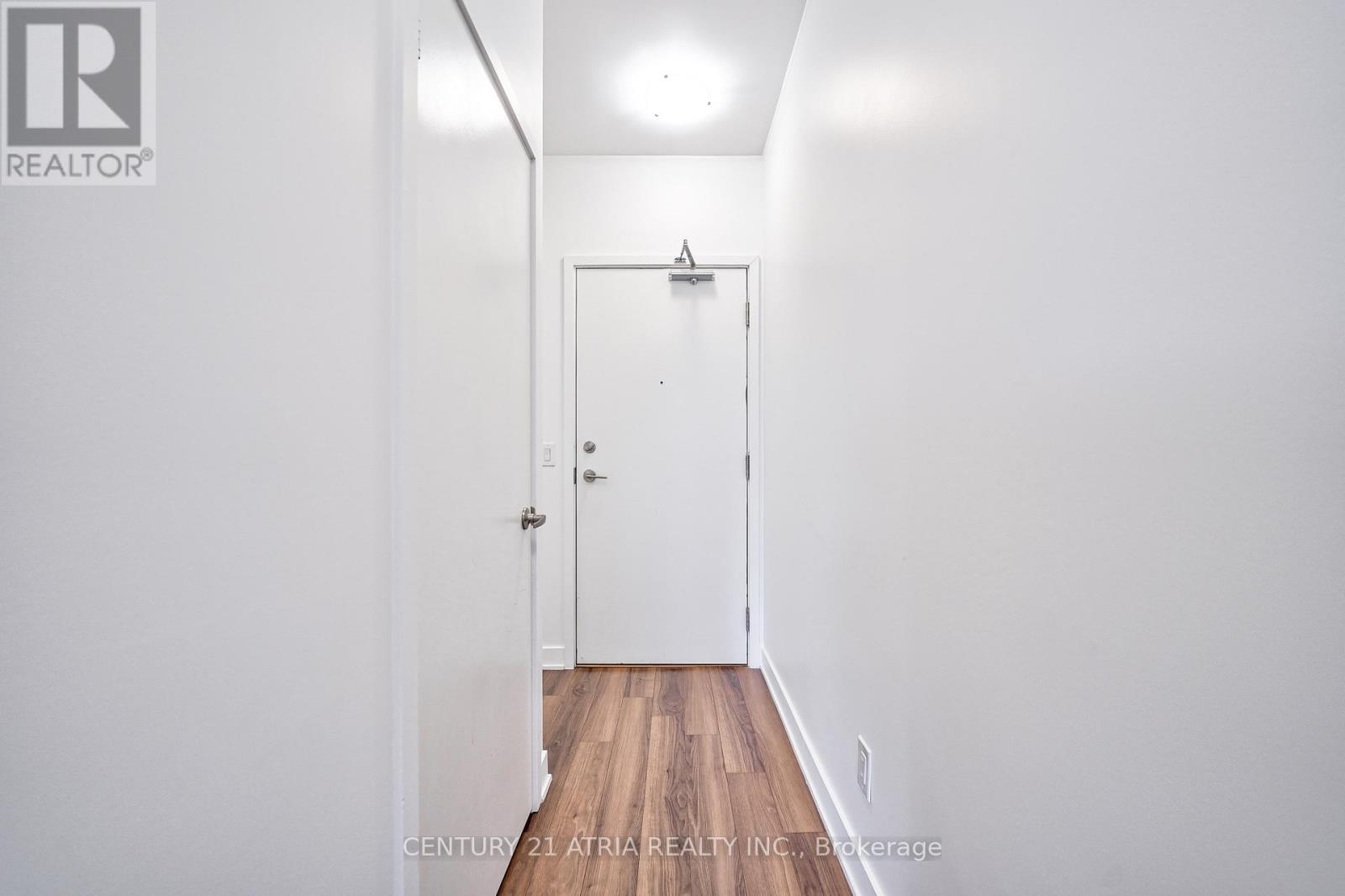 1003 - 210 Simcoe Street Property Photo 9