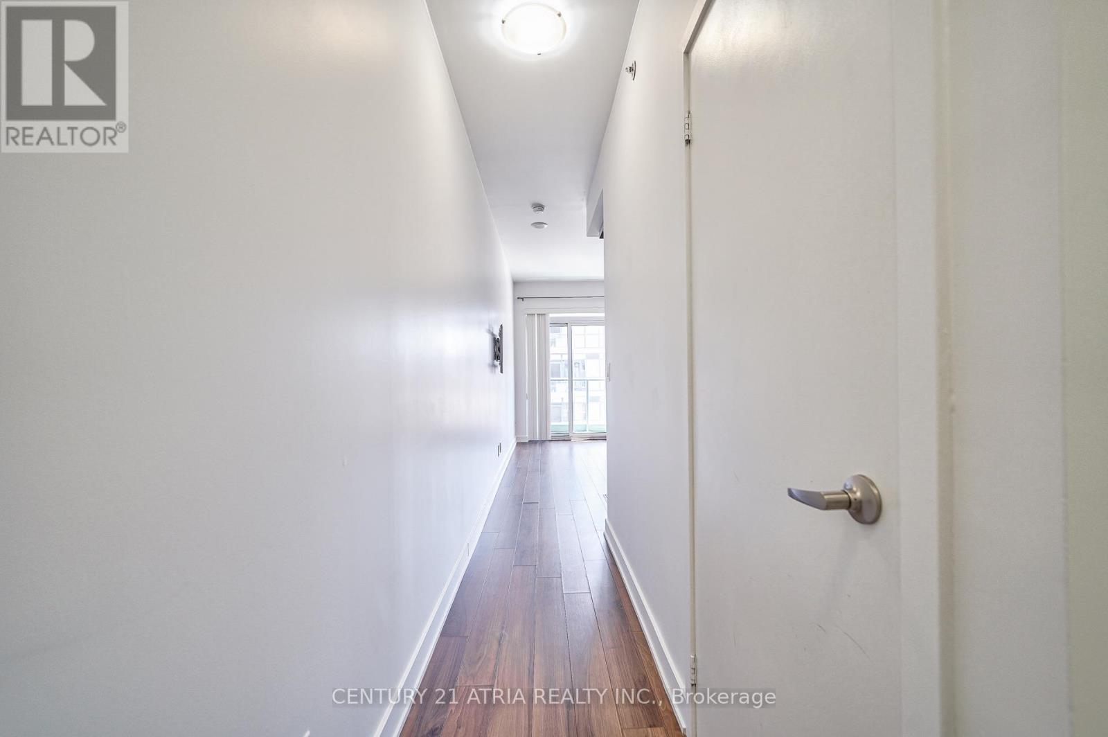 1003 - 210 Simcoe Street Property Photo 10
