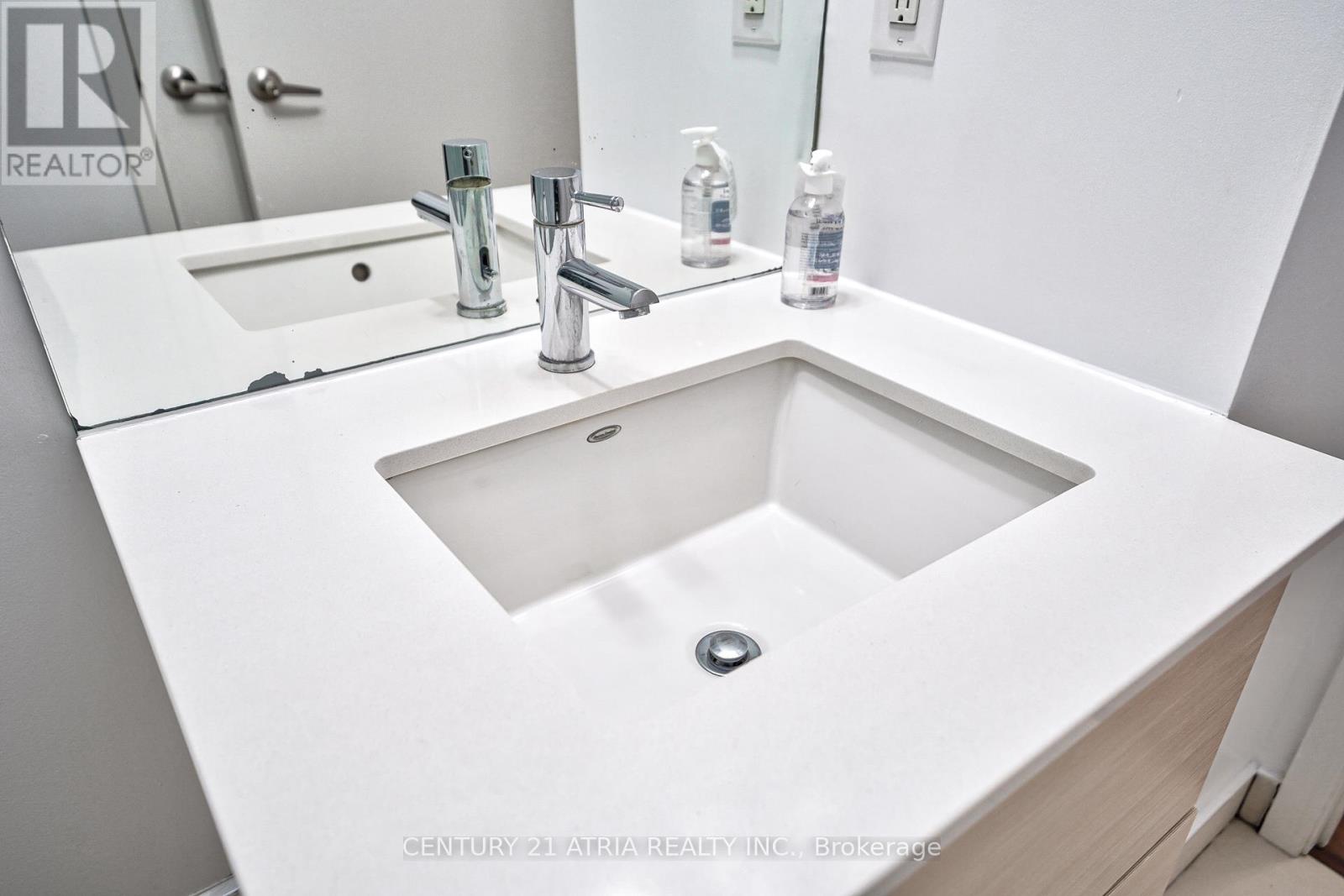 1003 - 210 Simcoe Street Property Photo 12
