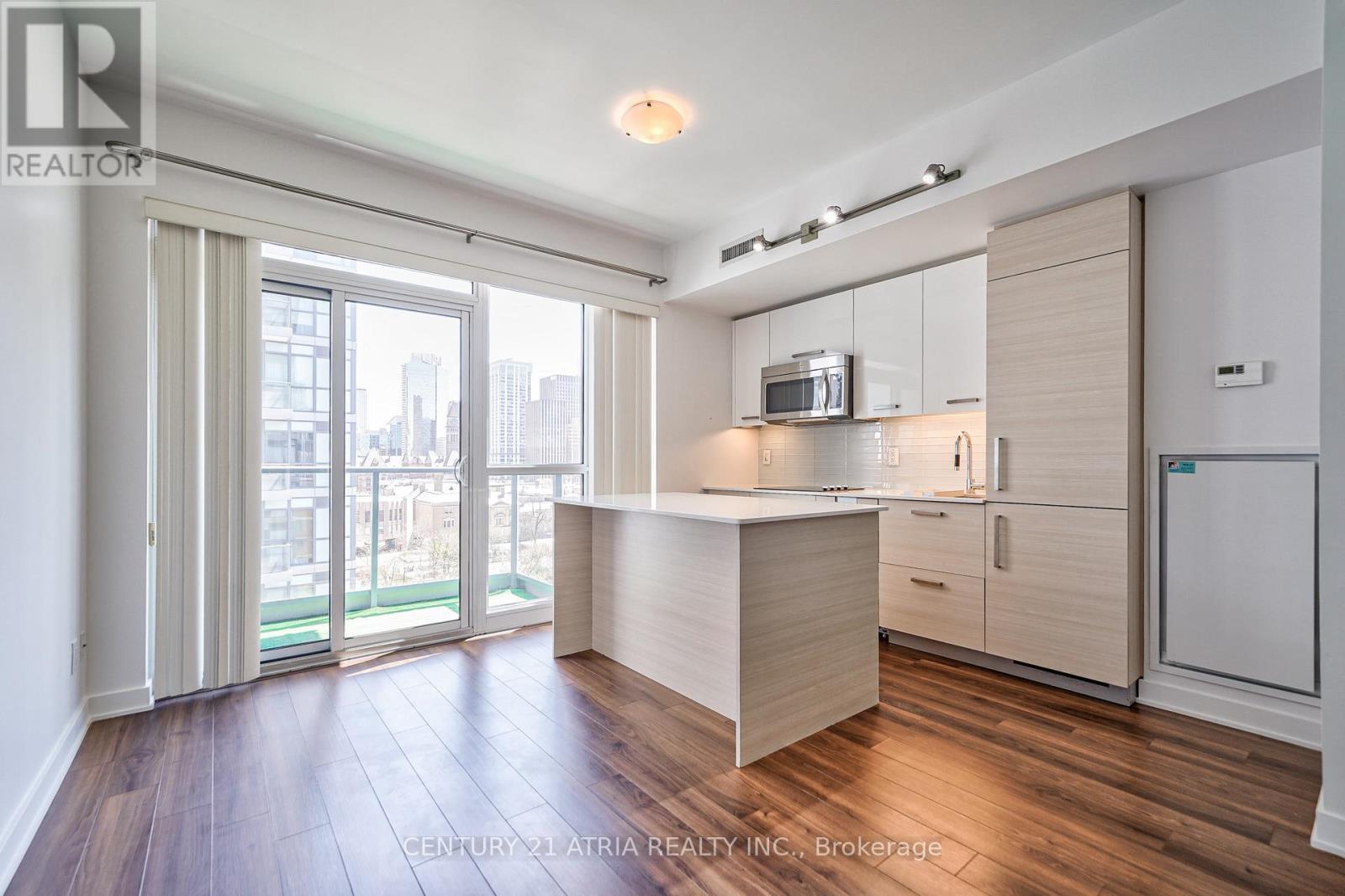 1003 - 210 Simcoe Street Property Photo 14