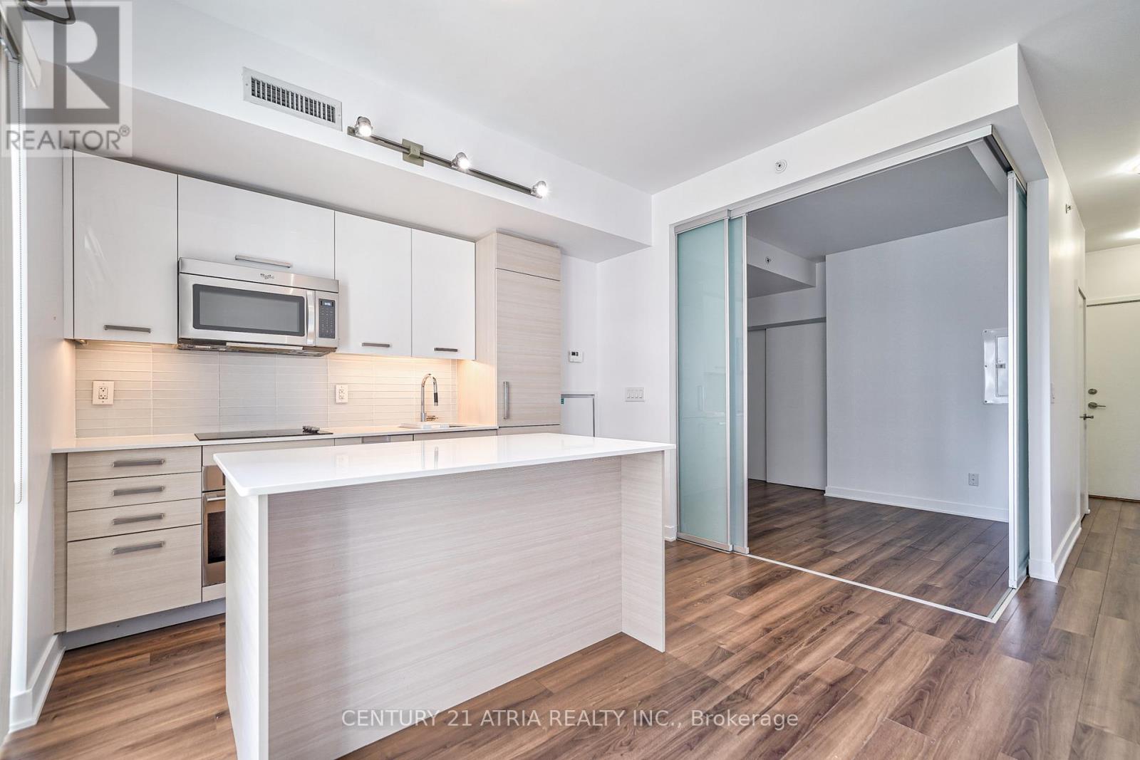 1003 - 210 Simcoe Street Property Photo 16