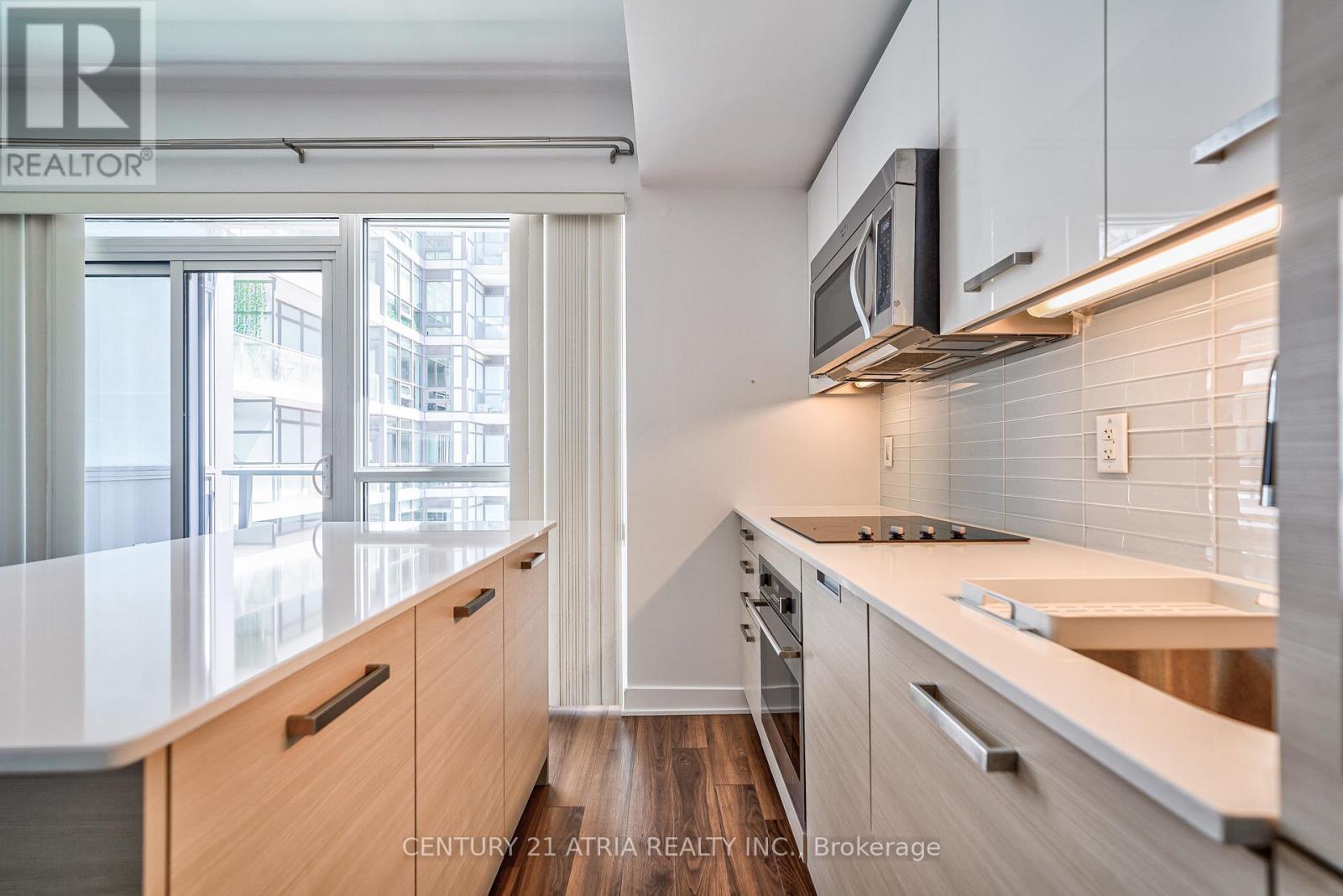 1003 - 210 Simcoe Street Property Photo 17
