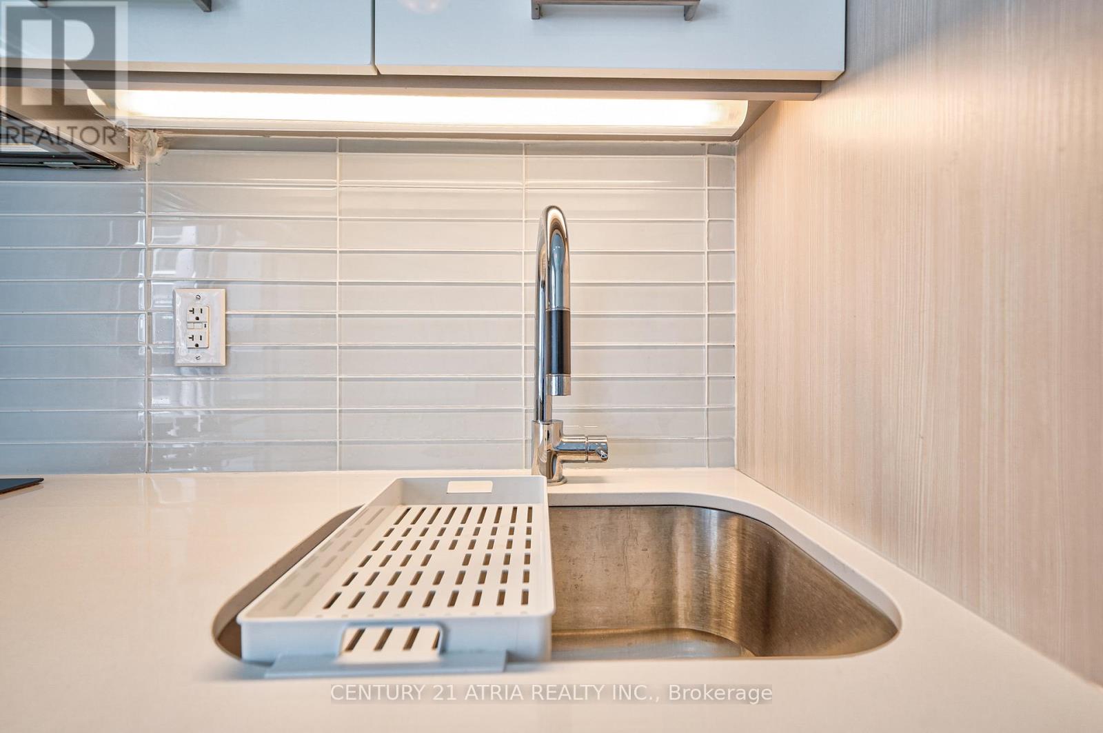 1003 - 210 Simcoe Street Property Photo 18