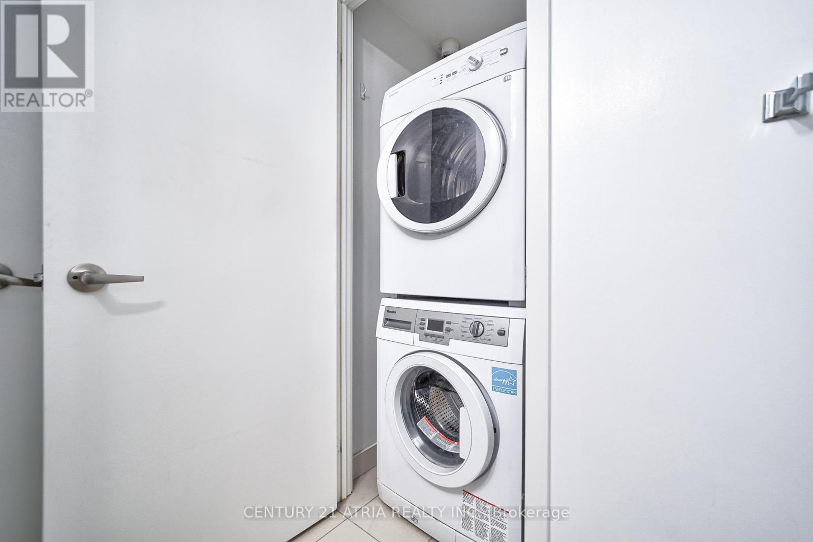 1003 - 210 Simcoe Street Property Photo 27