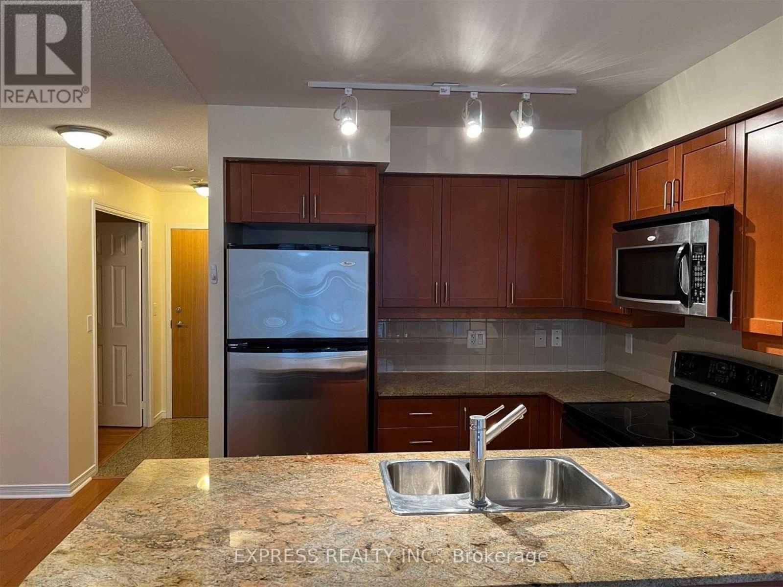 1302 - 736 Spadina Avenue Property Photo 3