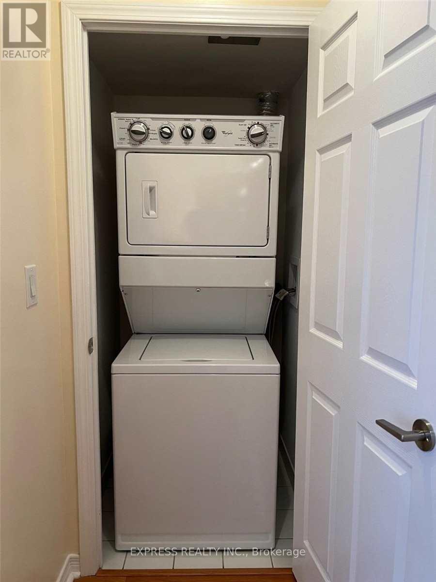 1302 - 736 Spadina Avenue Property Photo 8