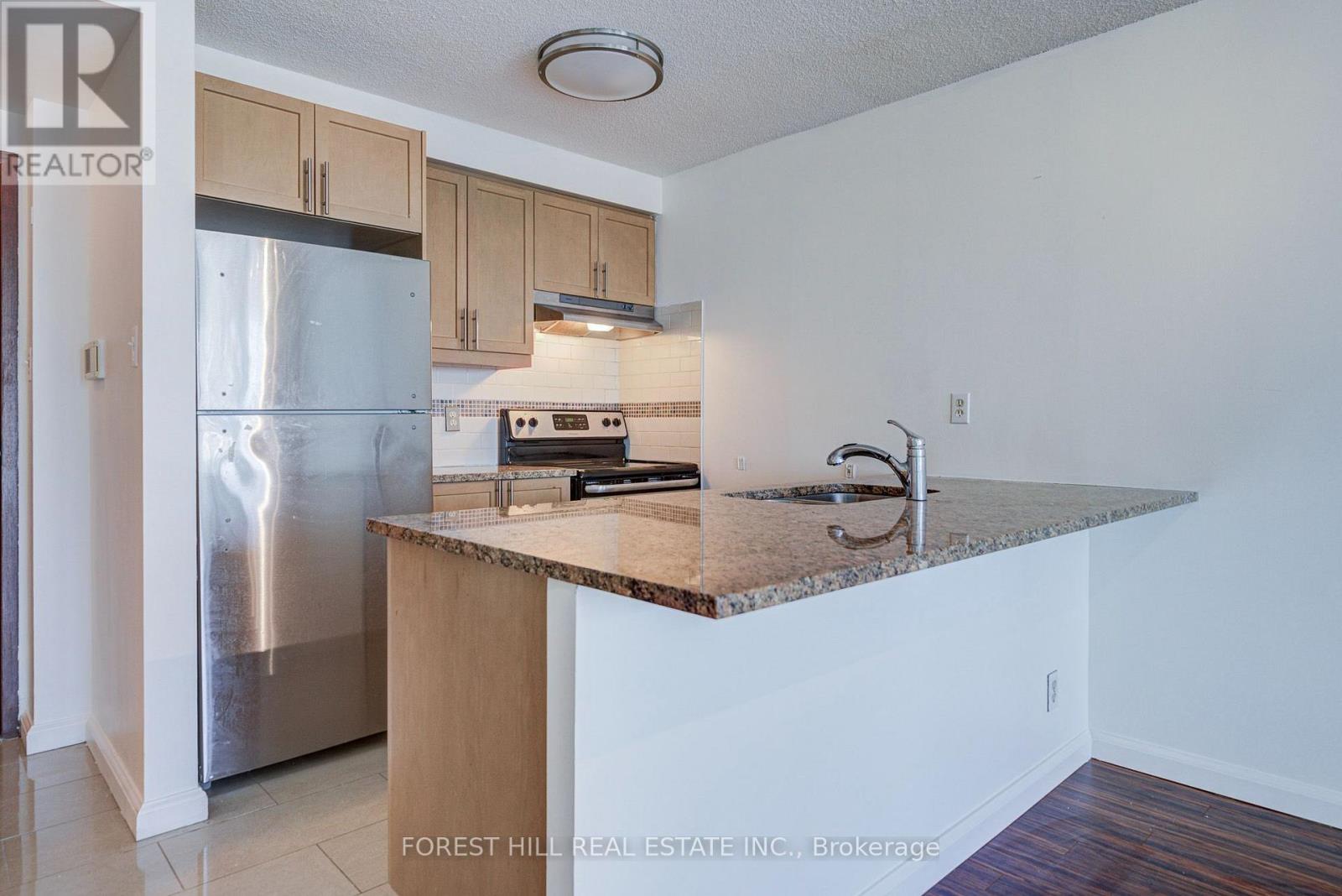 1810 - 10 Yonge Street Property Photo 4