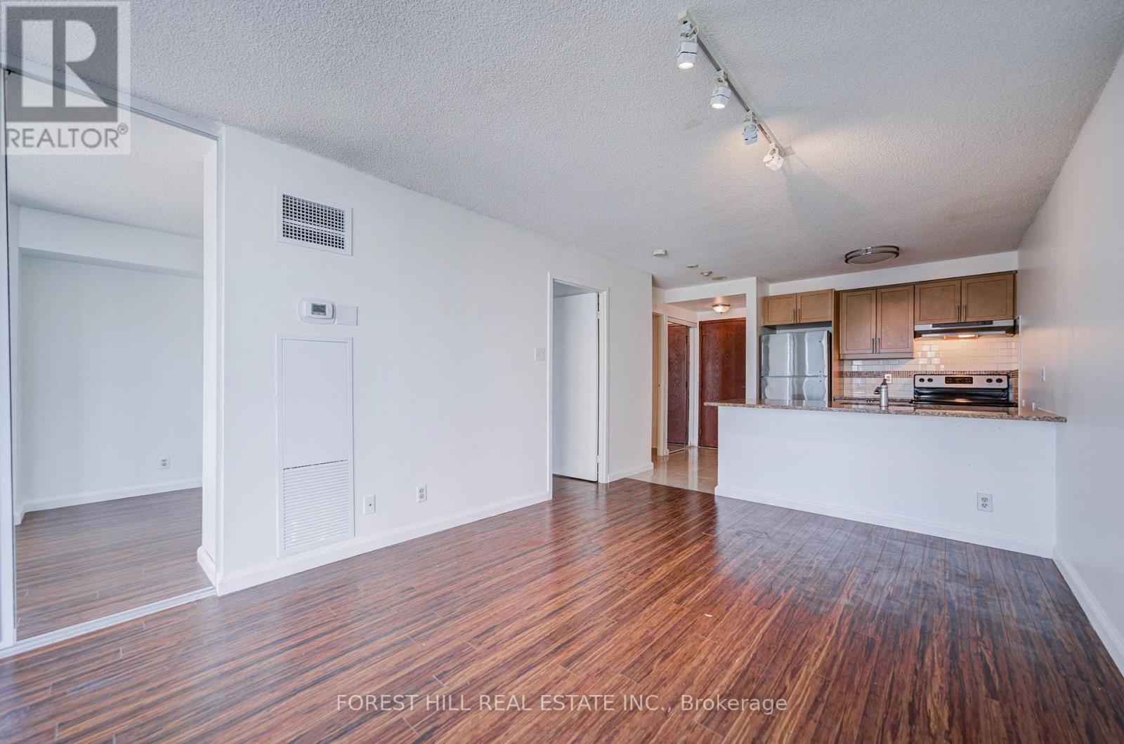1810 - 10 Yonge Street Property Photo 5