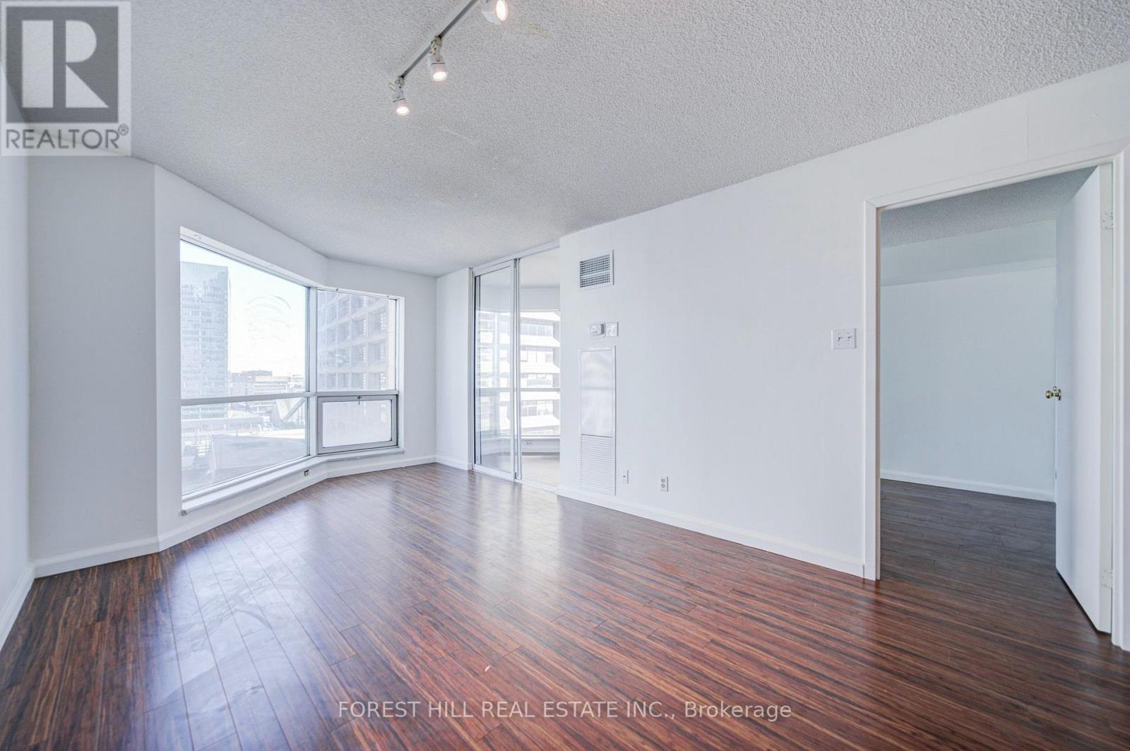1810 - 10 Yonge Street Property Photo 6