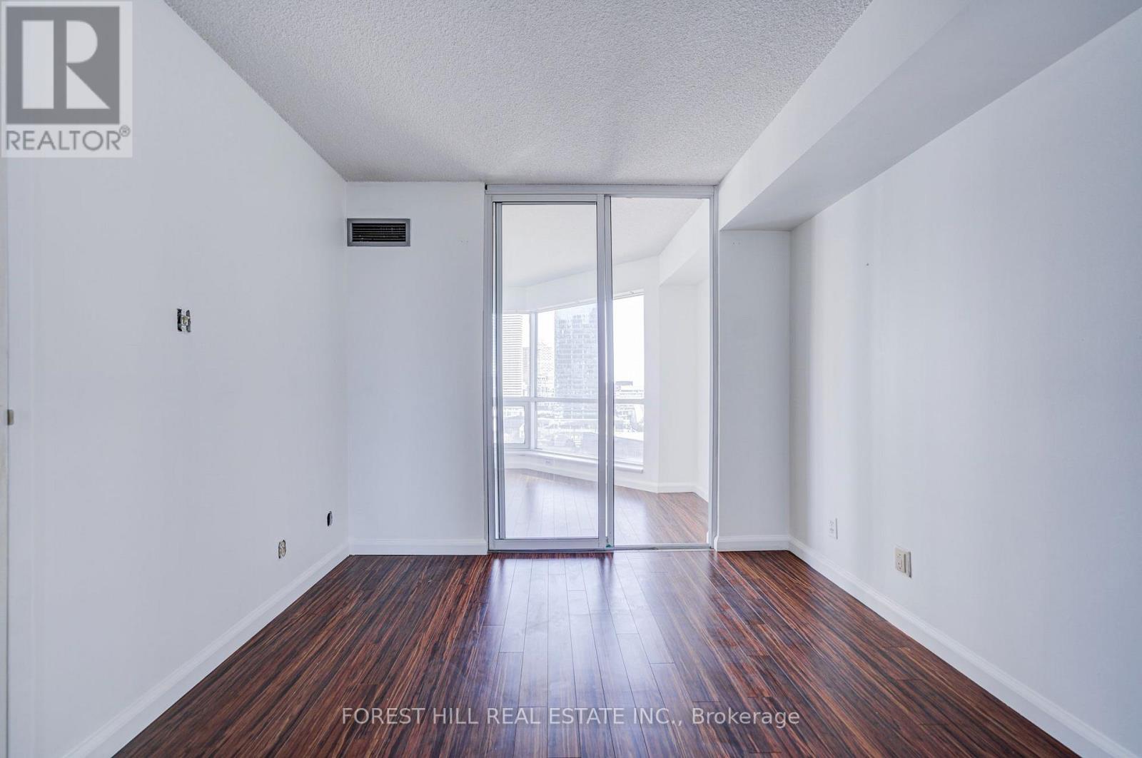 1810 - 10 Yonge Street Property Photo 7