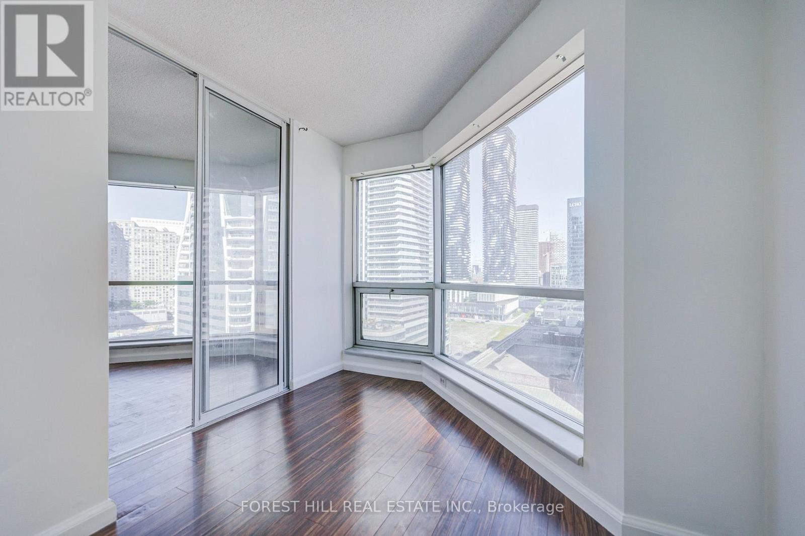 1810 - 10 Yonge Street Property Photo 12