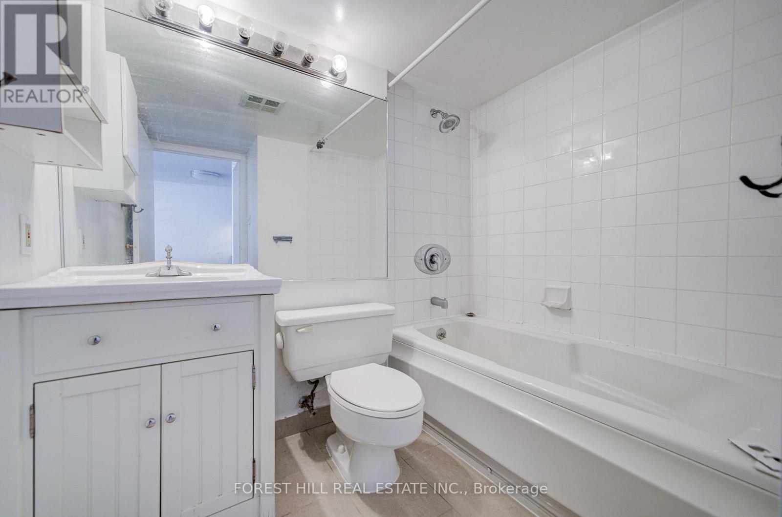 1810 - 10 Yonge Street Property Photo 13