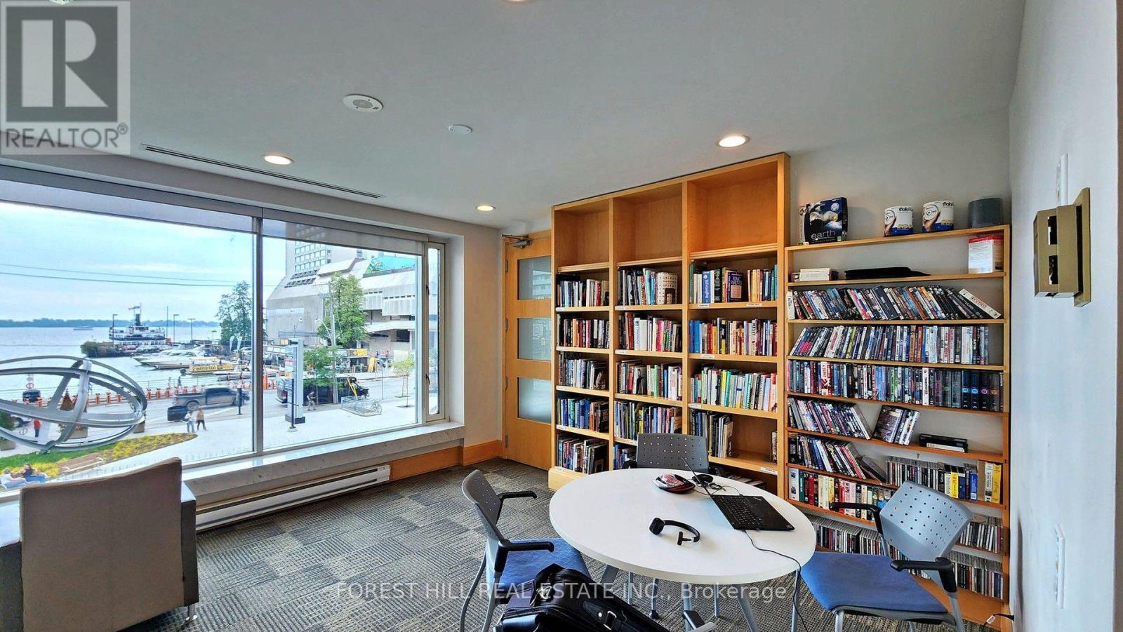 1810 - 10 Yonge Street Property Photo 24