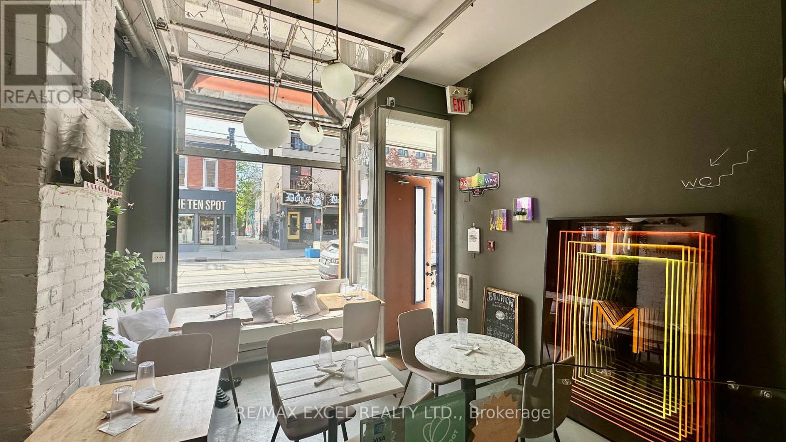 676 Queen Street W Property Photo 2
