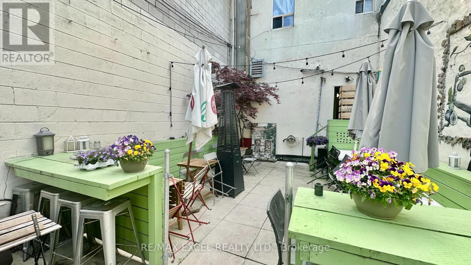 676 Queen Street W Property Photo 5