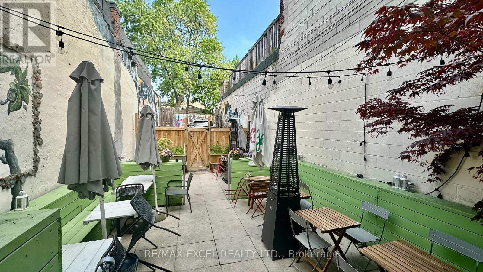 676 Queen Street W Property Photo 6