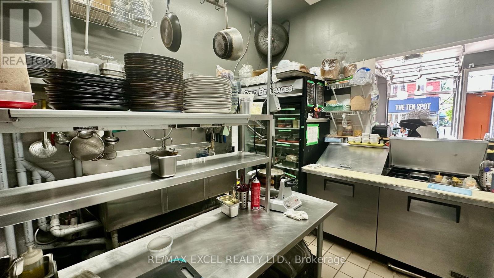 676 Queen Street W Property Photo 8
