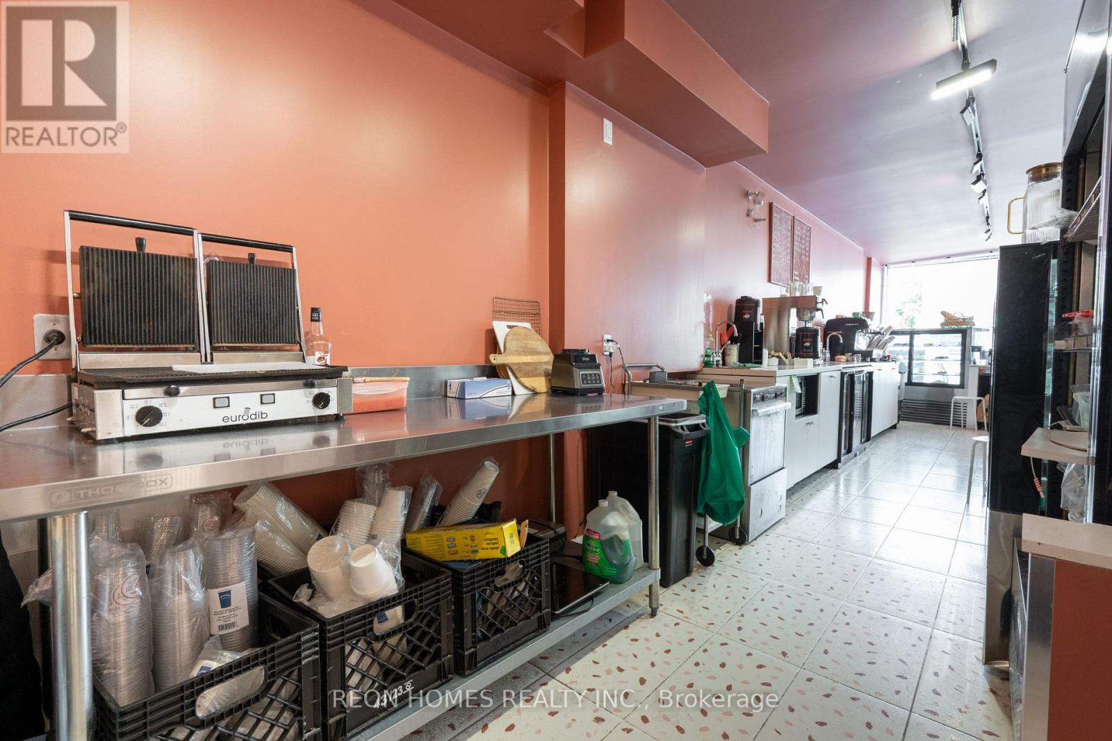 689 St Clair Avenue W Property Photo 3