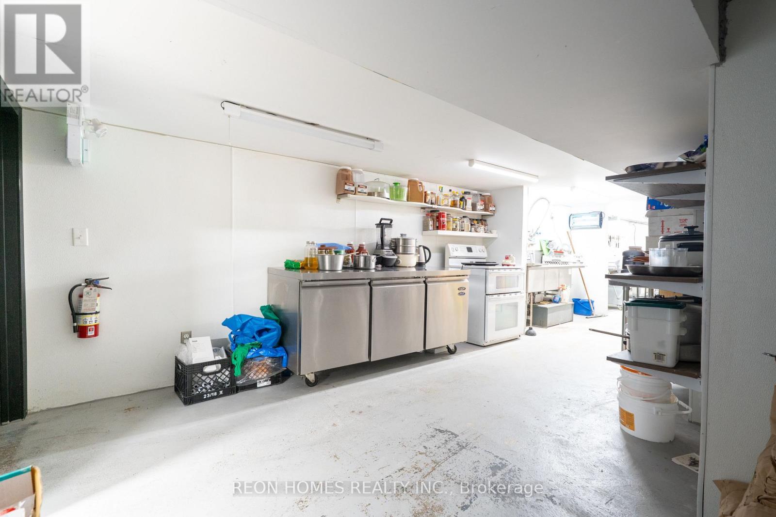 689 St Clair Avenue W Property Photo 10