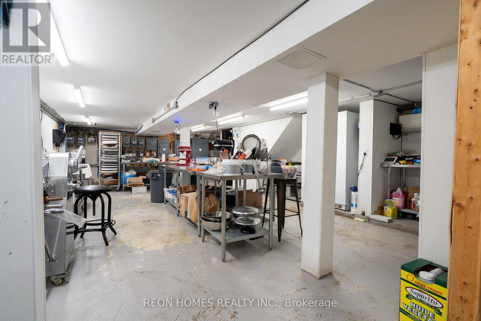 689 St Clair Avenue W Property Photo 11