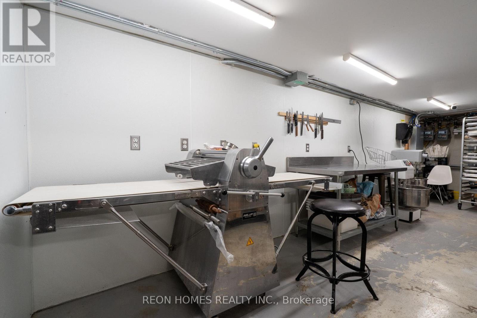689 St Clair Avenue W Property Photo 12