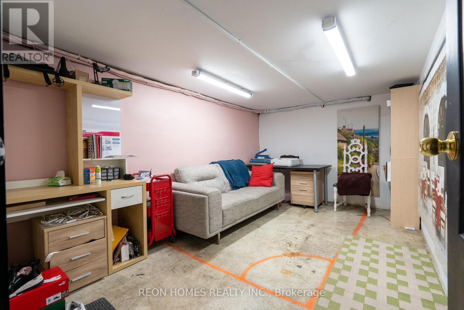 689 St Clair Avenue W Property Photo 15