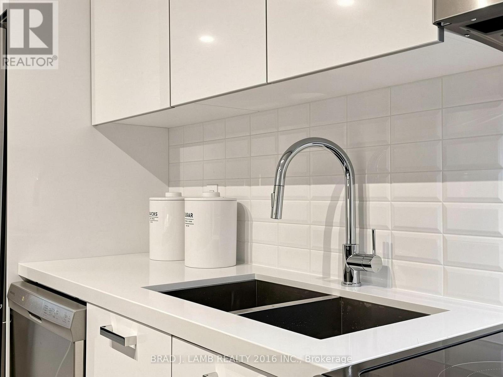 305 - 284 King Street E Property Photo 16