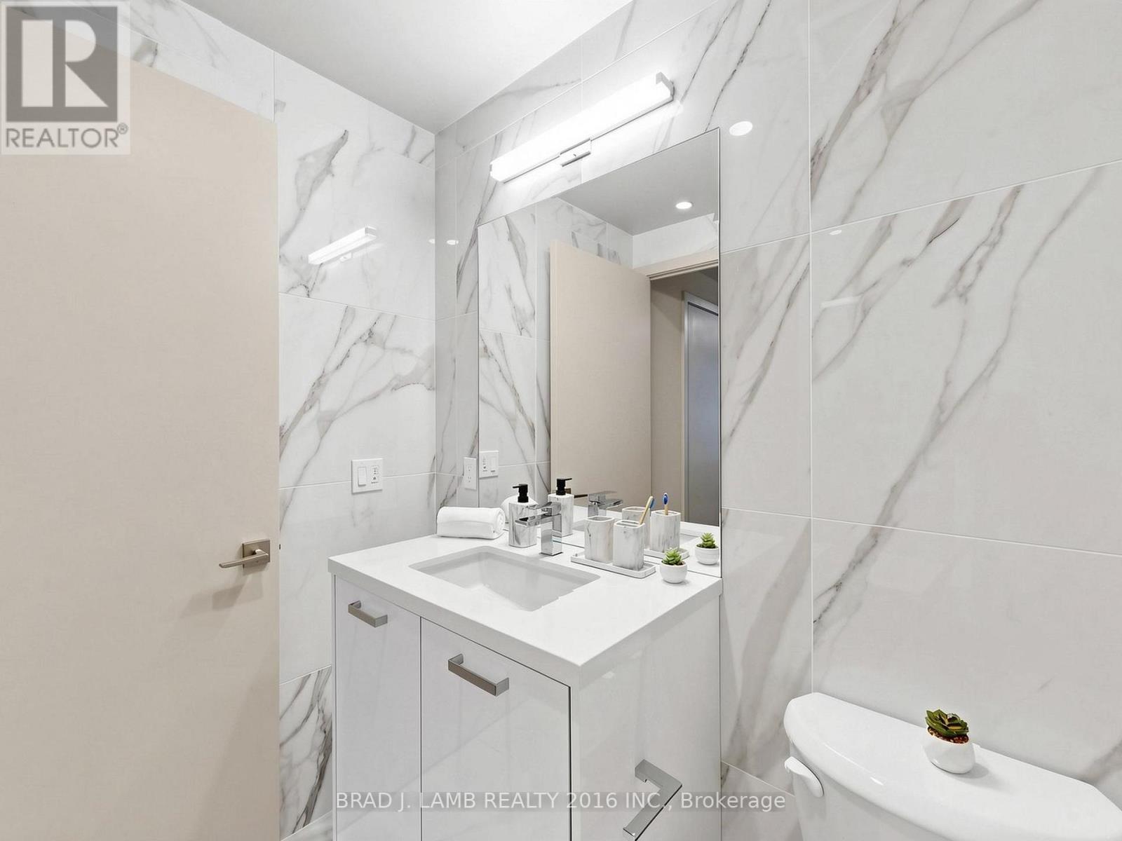 305 - 284 King Street E Property Photo 25
