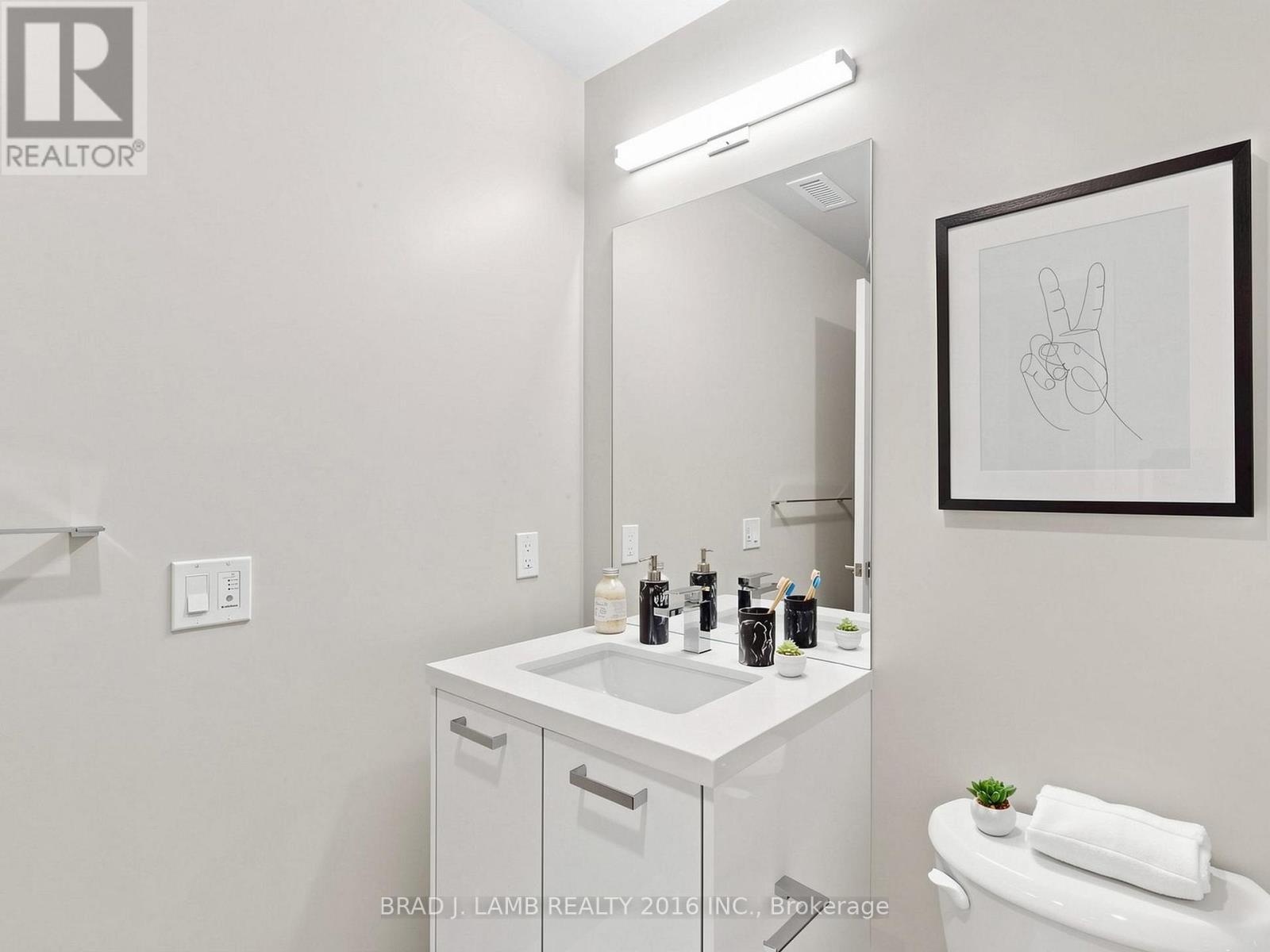 305 - 284 King Street E Property Photo 33