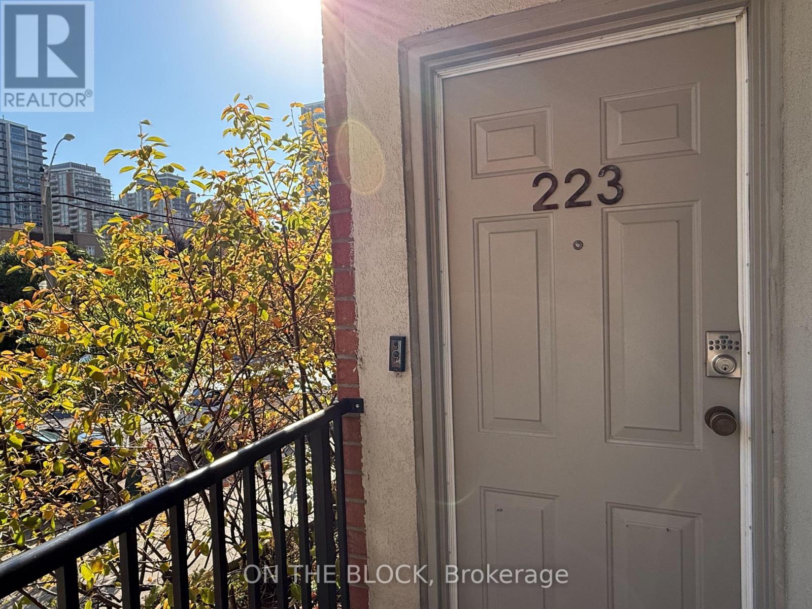 223 - 28 Douro Street Property Photo 3
