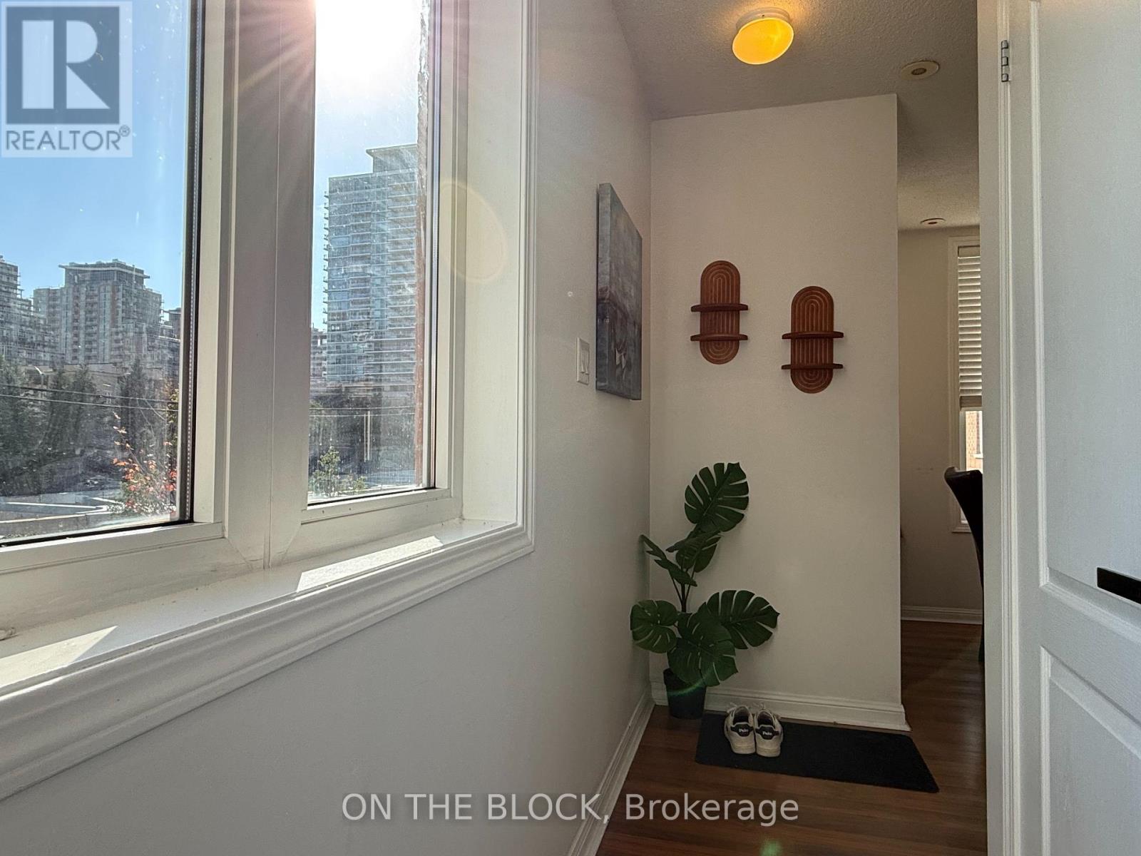 223 - 28 Douro Street Property Photo 4