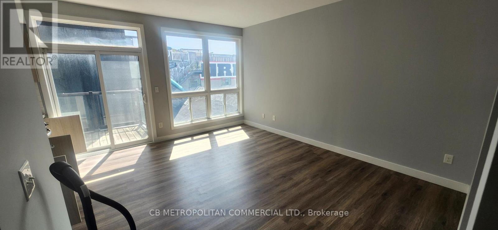 303 - 335 College Street Property Photo 2
