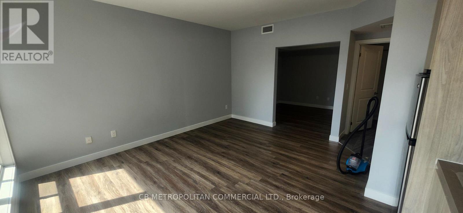 303 - 335 College Street Property Photo 5