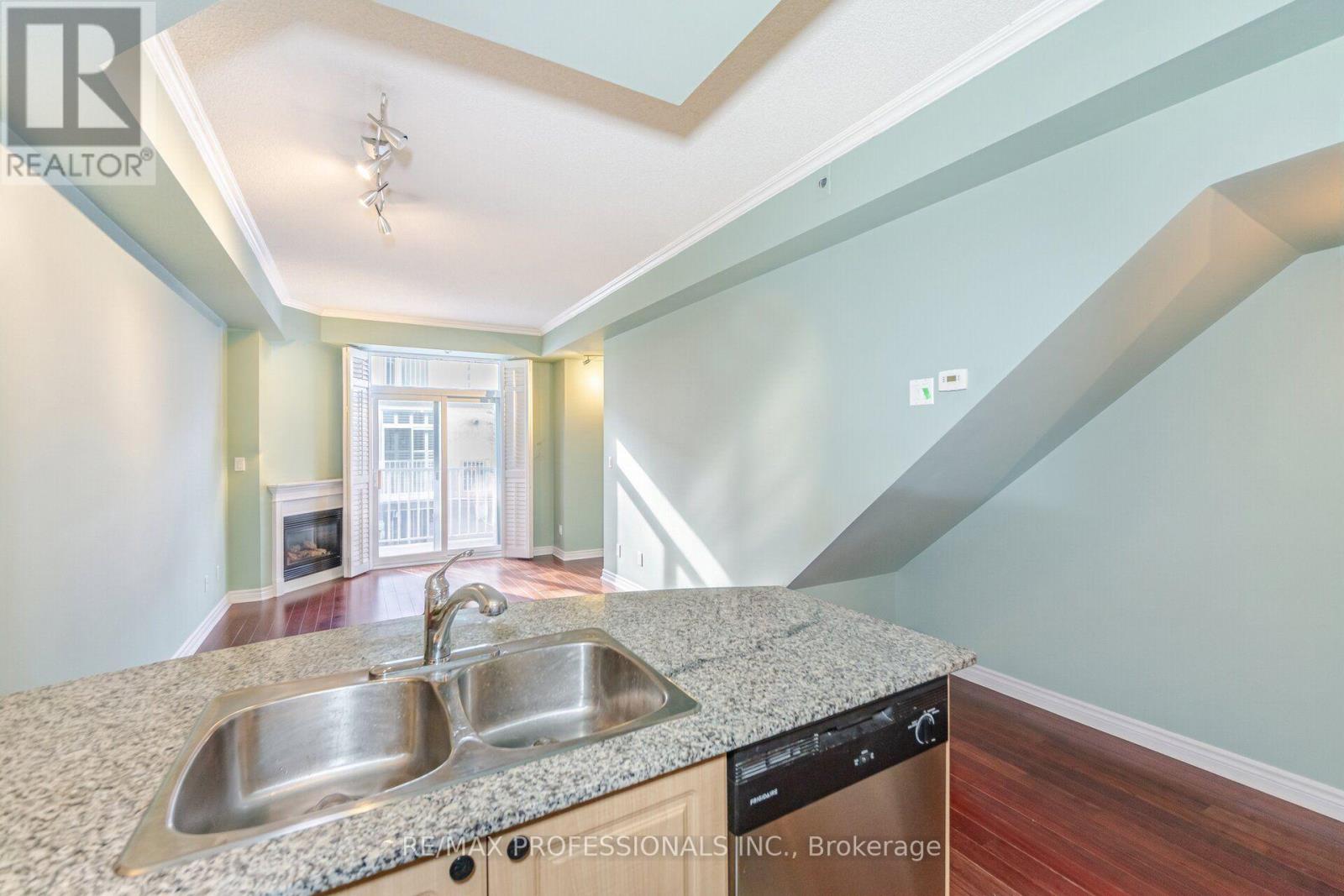 362 - 32 Stadium Road Property Photo 9