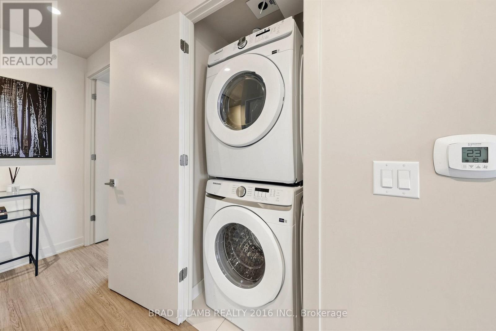 3001 - 284 King Street E Property Photo 22