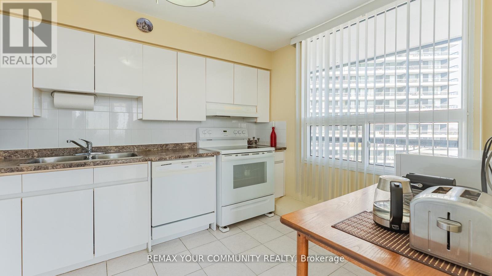 702 - 115 Antibes Drive Property Photo 18