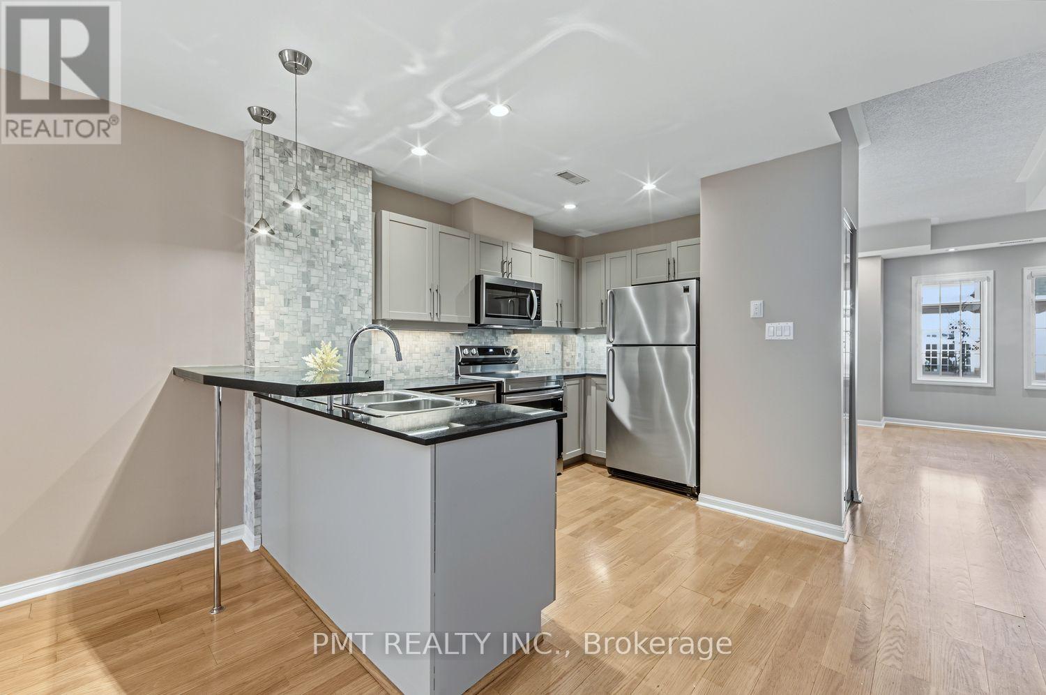 23 - 11 Niagara Street Property Photo 2