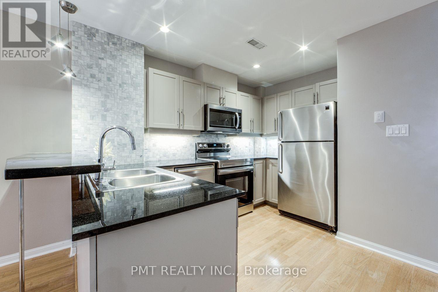 23 - 11 Niagara Street Property Photo 4