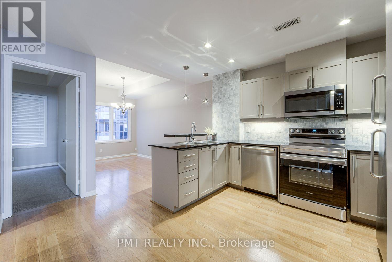 23 - 11 Niagara Street Property Photo 5
