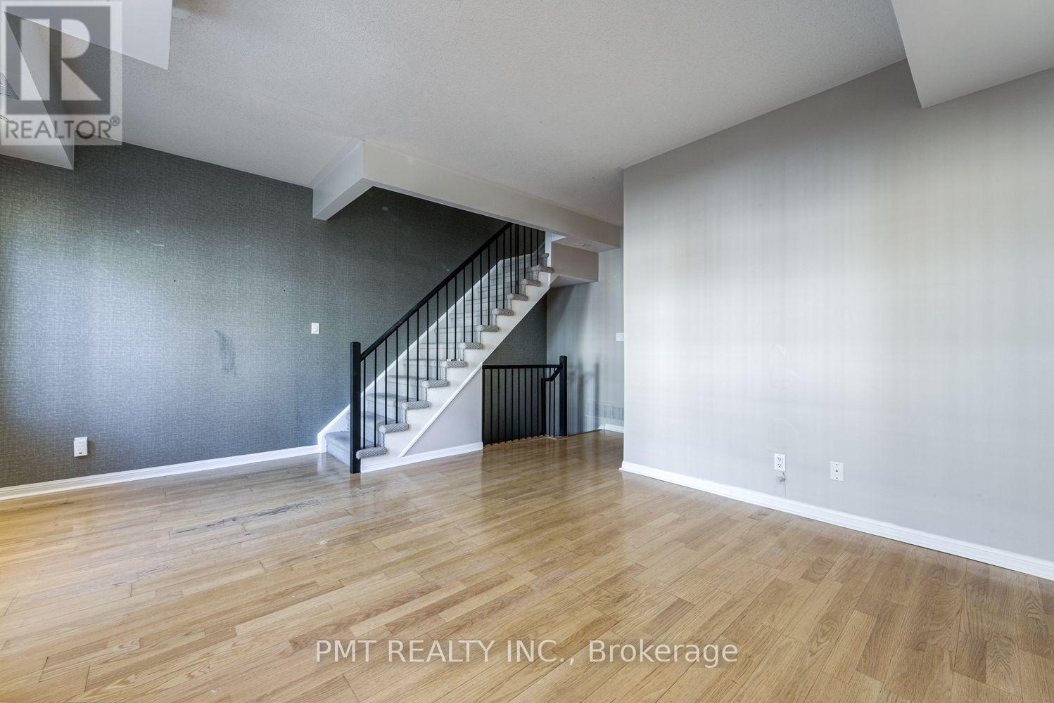 23 - 11 Niagara Street Property Photo 8