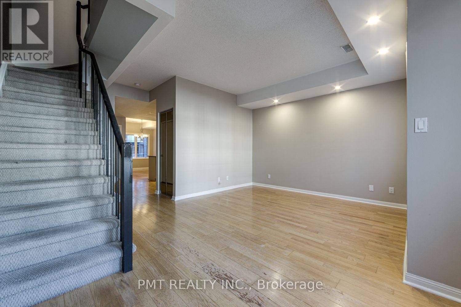 23 - 11 Niagara Street Property Photo 9
